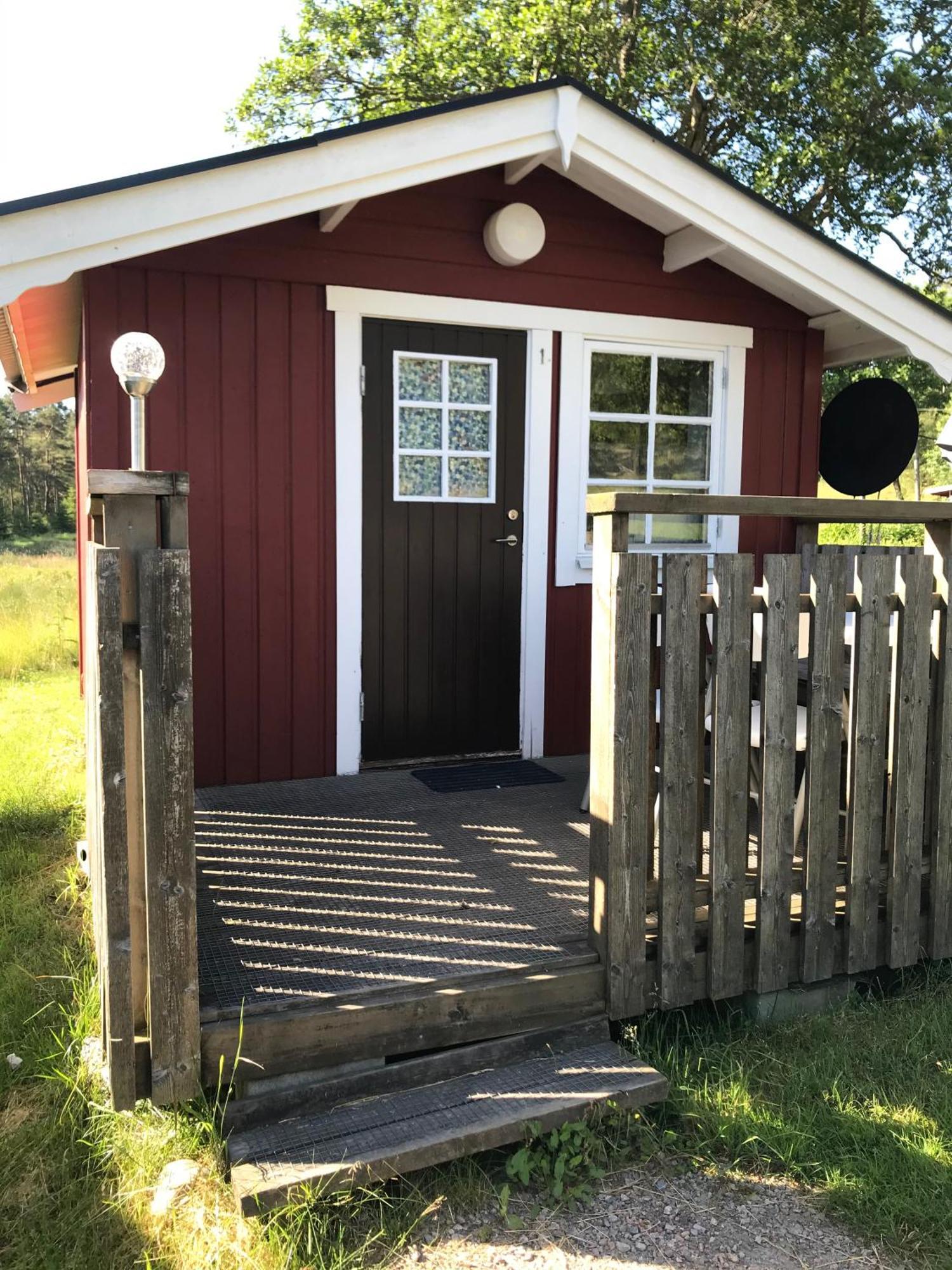 Bjoersjoeas Vildmark - Small Camping Cabin Close To Nature Olofstorp Bagian luar foto